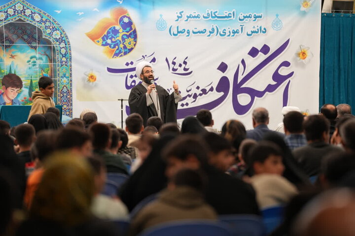 تصاویر/ اعتکاف دانش آموزی در مصلای ارومیه