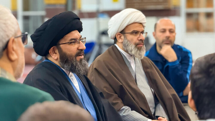 تصاویر | حضور امام جمعه زنجان در اعتکاف پدر و پسری مسجد امام علی(ع) آزادگان زنجان