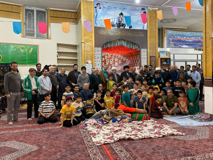 تصاویر | حضور امام جمعه زنجان در اعتکاف پدر و پسری مسجد امام علی(ع) آزادگان زنجان