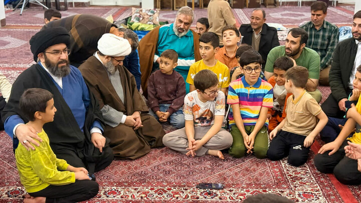 تصاویر | حضور امام جمعه زنجان در اعتکاف پدر و پسری مسجد امام علی(ع) آزادگان زنجان