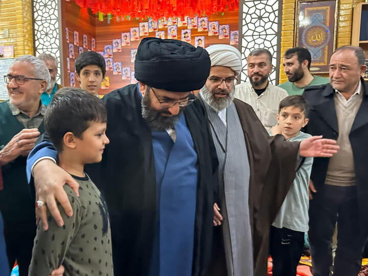 تصاویر | حضور امام جمعه زنجان در اعتکاف پدر و پسری مسجد امام علی(ع) آزادگان زنجان