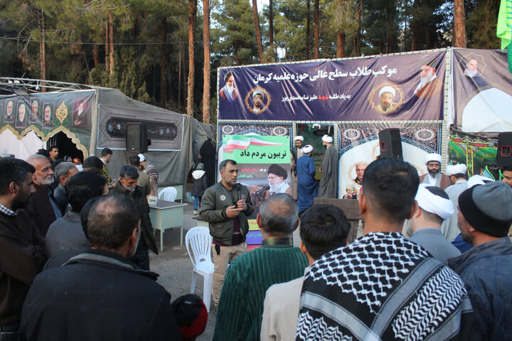 اجرای برنامه‌های فرهنگی و تریبون آزاد در موکب طلاب سطح عالی کرمان