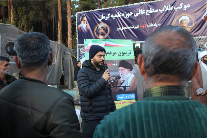 اجرای برنامه‌های فرهنگی و تریبون آزاد در موکب طلاب سطح عالی کرمان