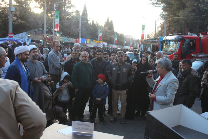 اجرای برنامه‌های فرهنگی و تریبون آزاد در موکب طلاب سطح عالی کرمان