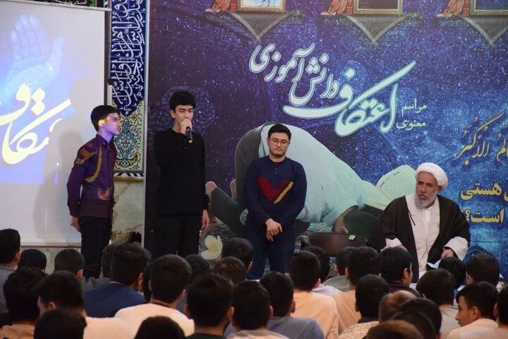 تصاویر /  آیین اعتکاف دانش آموزی پسران نوآوین آذرشهر