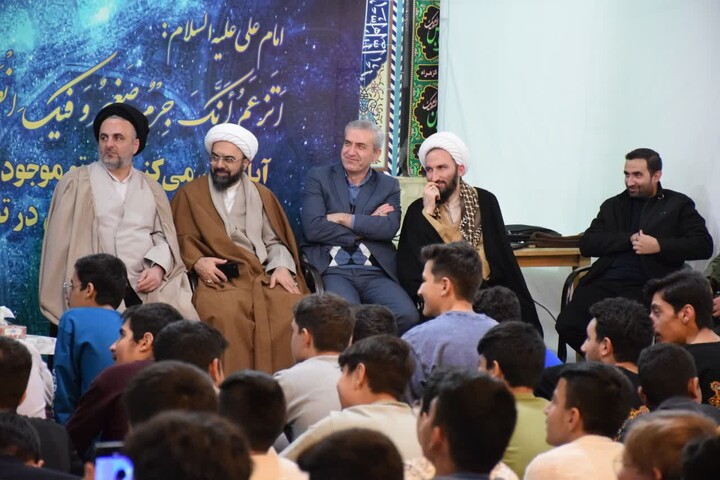 تصاویر /  آیین اعتکاف دانش آموزی پسران نوآوین آذرشهر