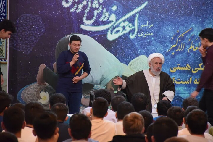 تصاویر /  آیین اعتکاف دانش آموزی پسران نوآوین آذرشهر