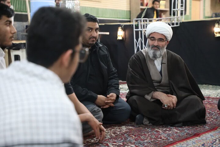 تصاویر/ حضور نماینده ولی‌فقیه در استان سمنان در جمع معتکفین دانش آموز مسجد پنج تن آل‌عبا(ع) سمنان