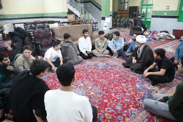 تصاویر/ حضور نماینده ولی‌فقیه در استان سمنان در جمع معتکفین دانش آموز مسجد پنج تن آل‌عبا(ع) سمنان