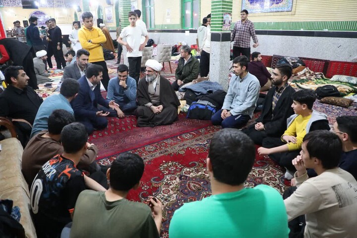 تصاویر/ حضور نماینده ولی‌فقیه در استان سمنان در جمع معتکفین دانش آموز مسجد پنج تن آل‌عبا(ع) سمنان