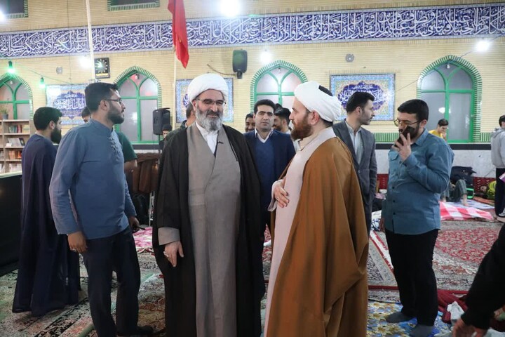 تصاویر/ حضور نماینده ولی‌فقیه در استان سمنان در جمع معتکفین دانش آموز مسجد پنج تن آل‌عبا(ع) سمنان