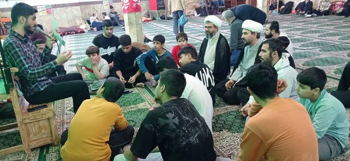 تصاویر/حضور امام جمعه الیگودرز در جمع جوانان معتکف