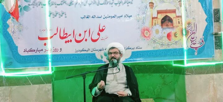 تصاویر/حضور امام جمعه الیگودرز در جمع جوانان معتکف