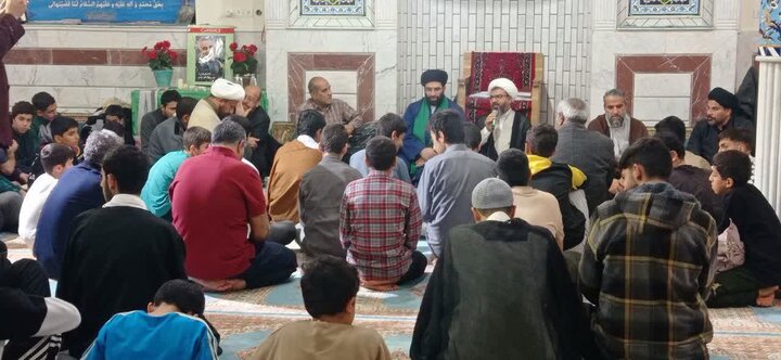 تصاویر/حضور امام جمعه الیگودرز در جمع جوانان معتکف