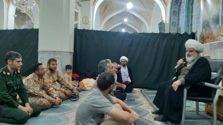 تصاویر/حضور امام جمعه بخش کویرات درجمع معتکفین مسجدجامع صاحب الزمان (عج)روستای کاغذی