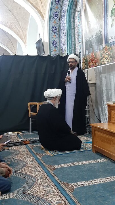 تصاویر/حضور امام جمعه بخش کویرات درجمع معتکفین مسجدجامع صاحب الزمان (عج)روستای کاغذی