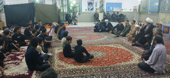 تصاویر/حضور امام جمعه بخش کویرات درجمع معتکفین مسجدجامع صاحب الزمان (عج)روستای کاغذی