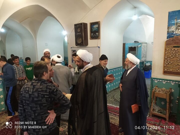 تصاویر/ حضور امام جمعه آران وبیدگل در جمع معتکفین
