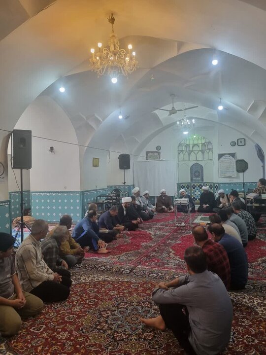 تصاویر/ حضور امام جمعه آران وبیدگل در جمع معتکفین