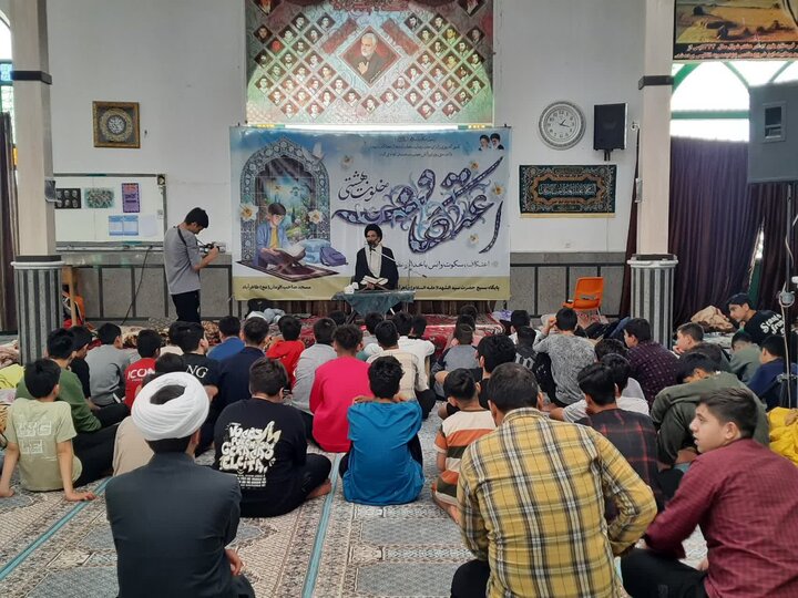 تصاویر/حضور نماینده ولی فقیه درمنطقه کاشان درجمع معتکفین کاشانی