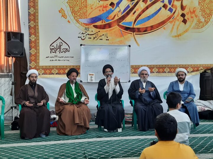 تصاویر/حضور نماینده ولی فقیه درمنطقه کاشان درجمع معتکفین کاشانی