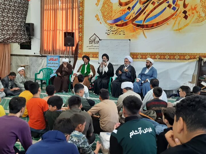 تصاویر/حضور نماینده ولی فقیه درمنطقه کاشان درجمع معتکفین کاشانی