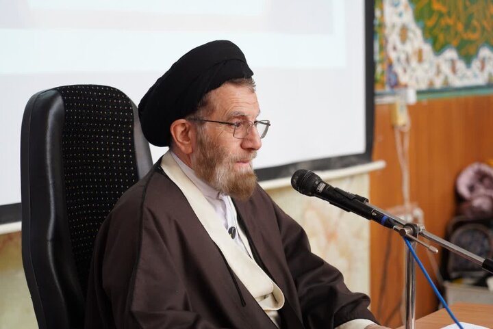 تصاویر/حضور نماینده ولی فقیه در لرستان در جمع معتکفان لشکر ۸۴ پیاده استان