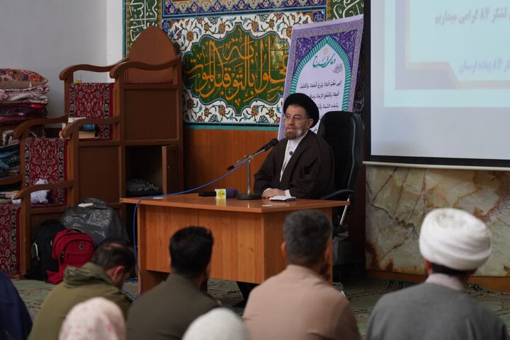 تصاویر/حضور نماینده ولی فقیه در لرستان در جمع معتکفان لشکر ۸۴ پیاده استان