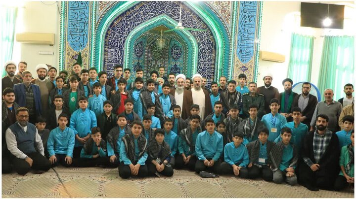 حضور امام جمعه رشت در میان معتکفین مسجد امام جواد رشت