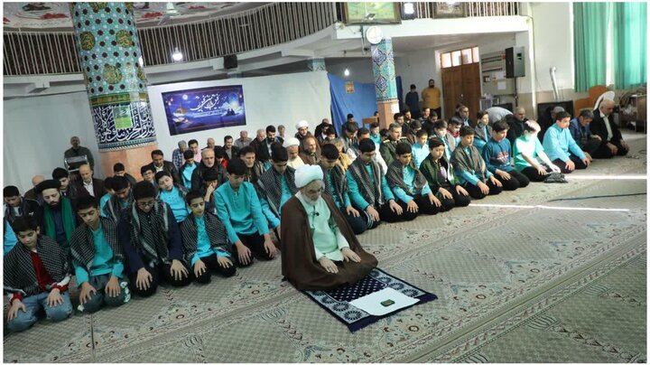 حضور امام جمعه رشت در میان معتکفین مسجد امام جواد رشت