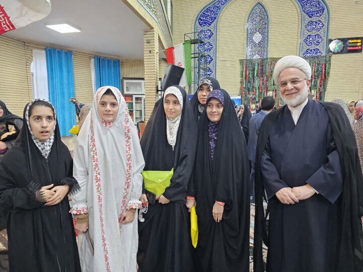 تصاویر/حضور نماینده ولی‌فقیه در کردستان در جمع معتکفین اعتکاف دانش‌آموزی مسجد صاحب الزمان (عج) شهر توپ آغاج