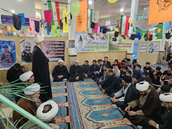 تصاویر/حضور نماینده ولی‌فقیه در کردستان در جمع معتکفین اعتکاف دانش‌آموزی مسجد صاحب الزمان (عج) شهر توپ آغاج