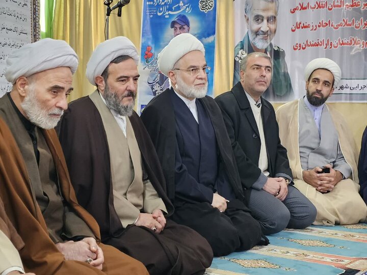 تصاویر/حضور نماینده ولی‌فقیه در کردستان در جمع معتکفین اعتکاف دانش‌آموزی مسجد صاحب الزمان (عج) شهر توپ آغاج