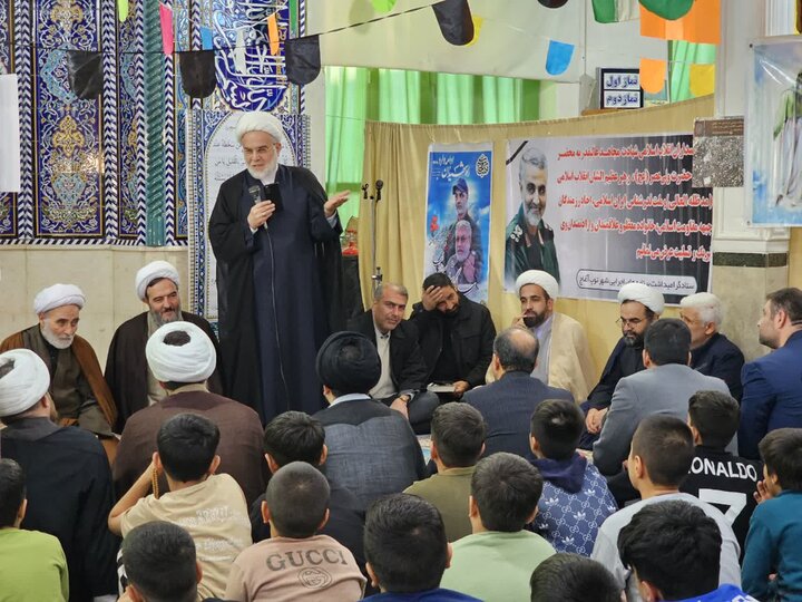 تصاویر/حضور نماینده ولی‌فقیه در کردستان در جمع معتکفین اعتکاف دانش‌آموزی مسجد صاحب الزمان (عج) شهر توپ آغاج