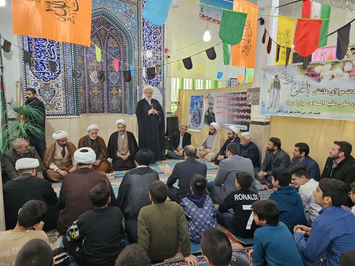 تصاویر/حضور نماینده ولی‌فقیه در کردستان در جمع معتکفین اعتکاف دانش‌آموزی مسجد صاحب الزمان (عج) شهر توپ آغاج