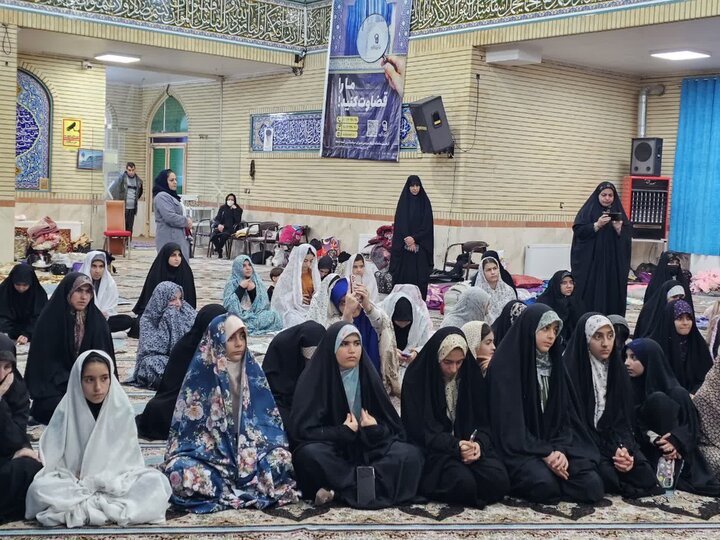 تصاویر/حضور نماینده ولی‌فقیه در کردستان در جمع معتکفین اعتکاف دانش‌آموزی مسجد صاحب الزمان (عج) شهر توپ آغاج