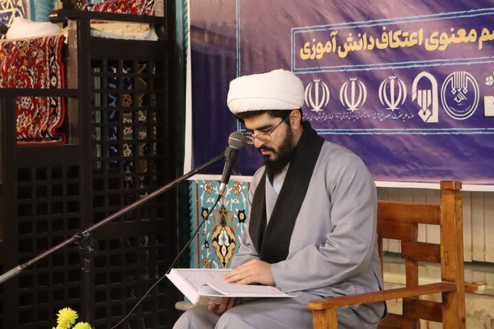 کادر مدرسه علمیه ولیعصر (عج) آستارا در میان معتکفین حضور پیدا کردند