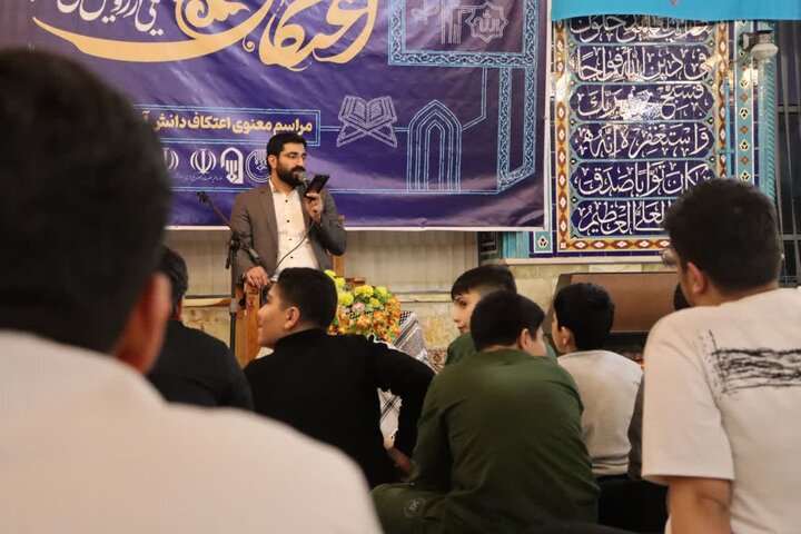 کادر مدرسه علمیه ولیعصر (عج) آستارا در میان معتکفین حضور پیدا کردند