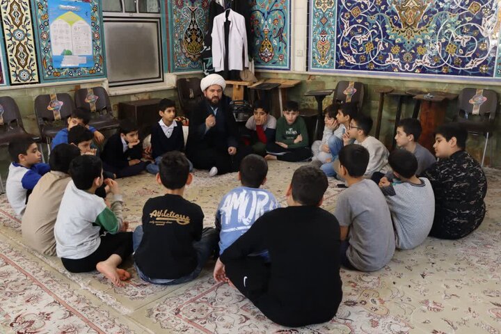 کادر مدرسه علمیه ولیعصر (عج) آستارا در میان معتکفین حضور پیدا کردند