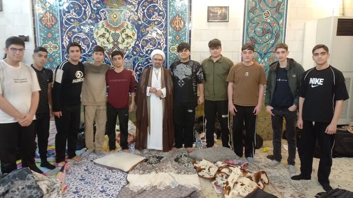 کادر مدرسه علمیه ولیعصر (عج) آستارا در میان معتکفین حضور پیدا کردند
