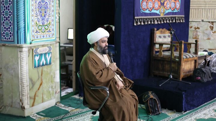 تصاویر/ حضور امام جمعه باقرشهر و کهریزک در جمع معتکفین