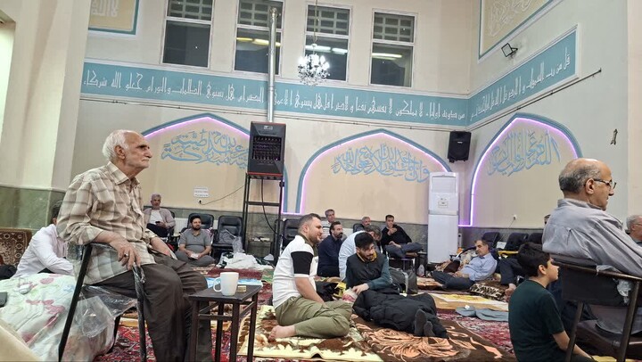 تصاویر /  حضور مدیرکل تبلیغات اسلامی آذربایجان شرقی در مساجد میزبان اعتکاف در تبریز