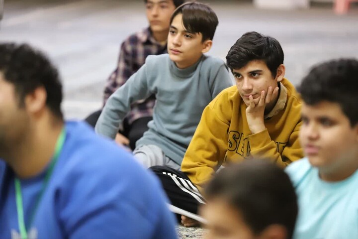 اعتکاف دانش آموزی در شهر مهستان