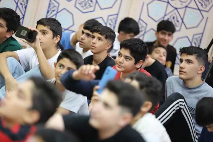 اعتکاف دانش آموزی در شهر مهستان