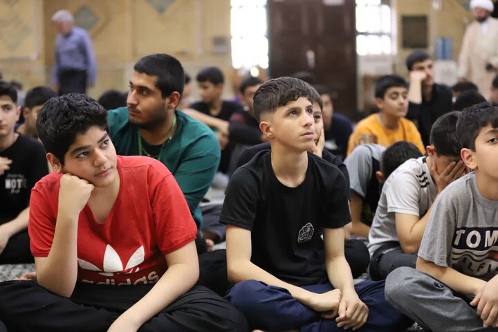 اعتکاف دانش آموزی در شهر مهستان