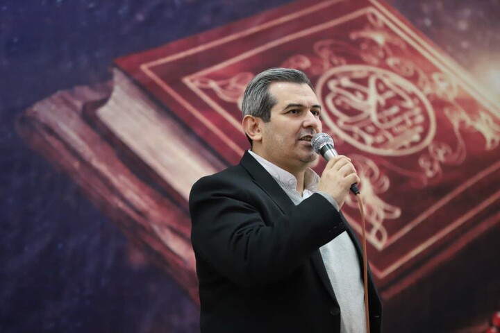 اعتکاف دانش آموزی در شهر مهستان