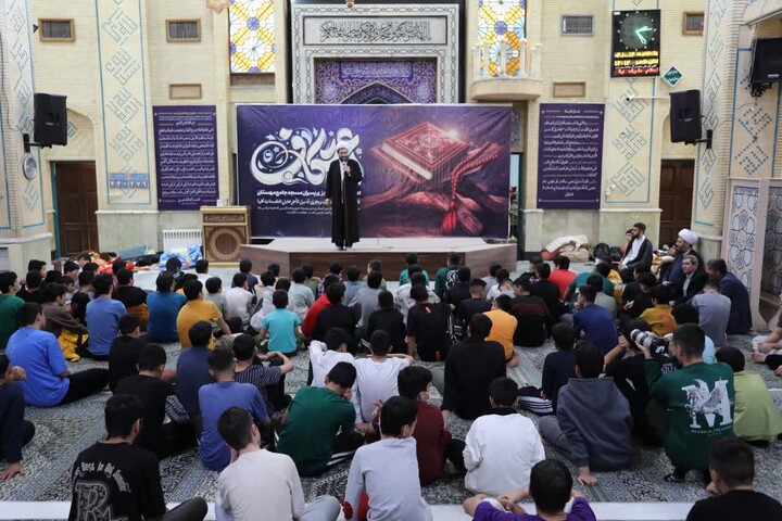 اعتکاف دانش آموزی در شهر مهستان