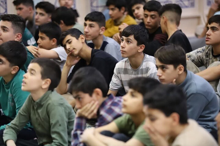 اعتکاف دانش آموزی در شهر مهستان