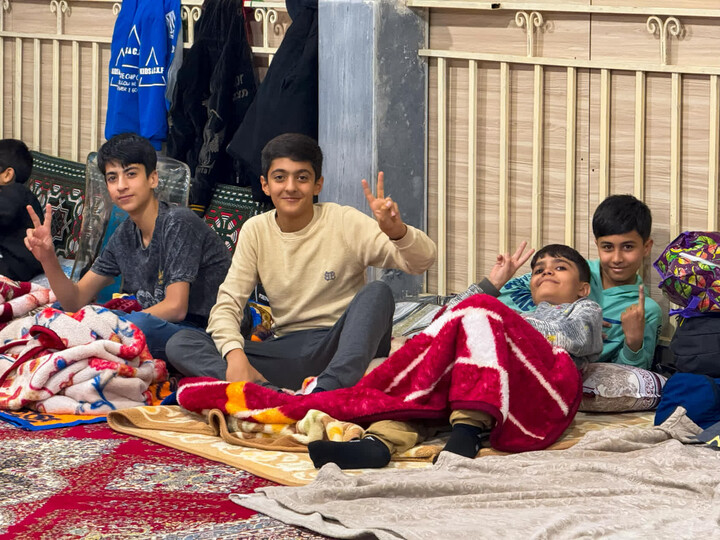 تصاویر/ حضور امام جمعه زنجان در اعتکاف دانش آموزی مسجد حضرت رقیه (س) زنجان