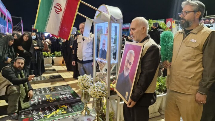 تصاویر/اداء احترام مردم خوزستان با تقدیم 24 هزار شاخه گل نرگس به شهید سلیمانی